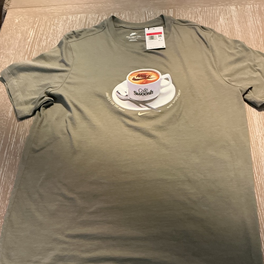 NWT Nike Mens T-Shirt Short Sleeve Large